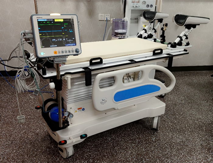 Patient Transfer System equipped with physical signs monitoring and respiratory support.png
